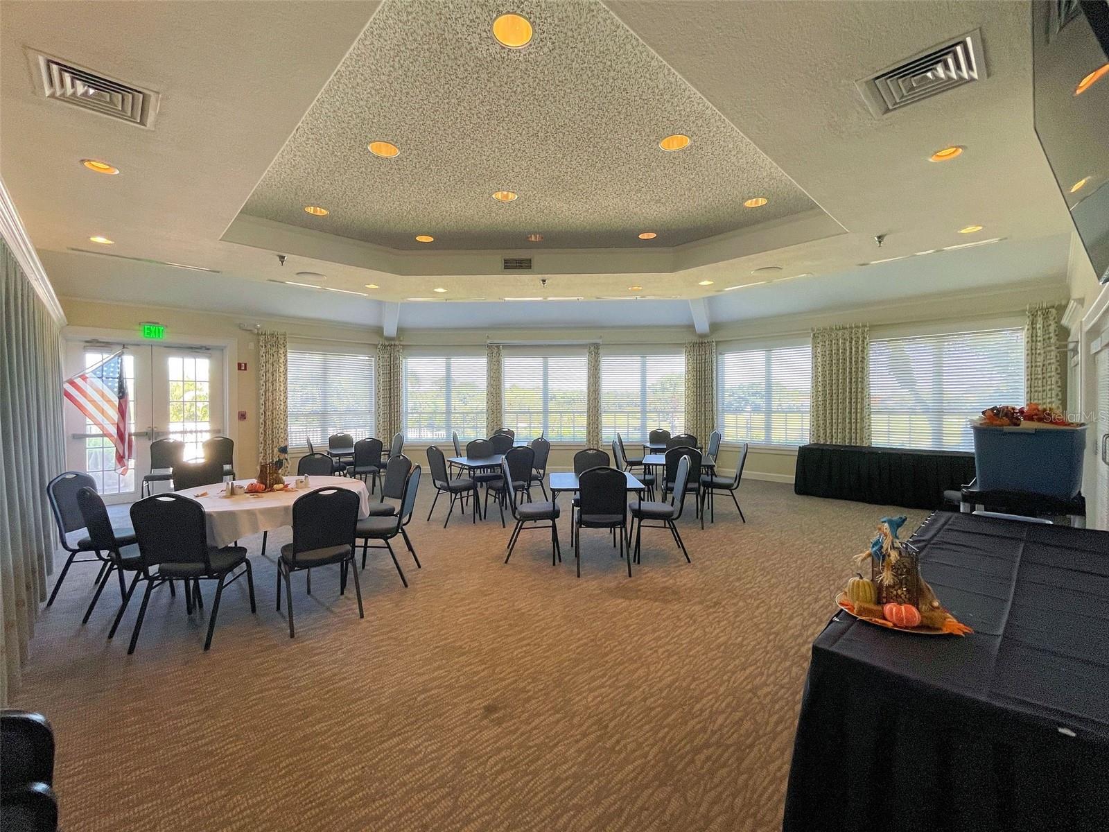 PELICAN POINTE GOLF & COUNTRY CLUB - Residential