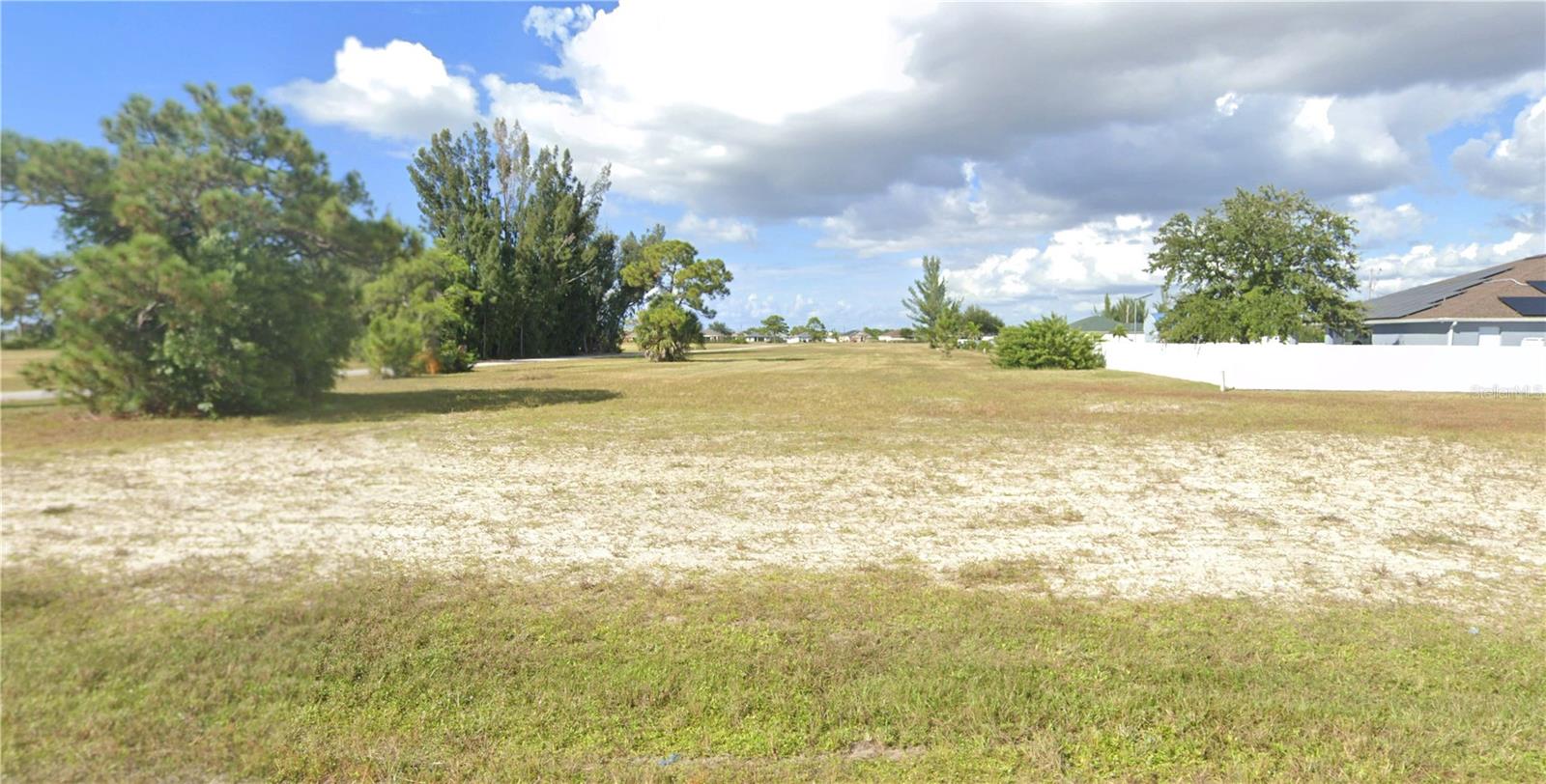 CAPE CORAL - Land