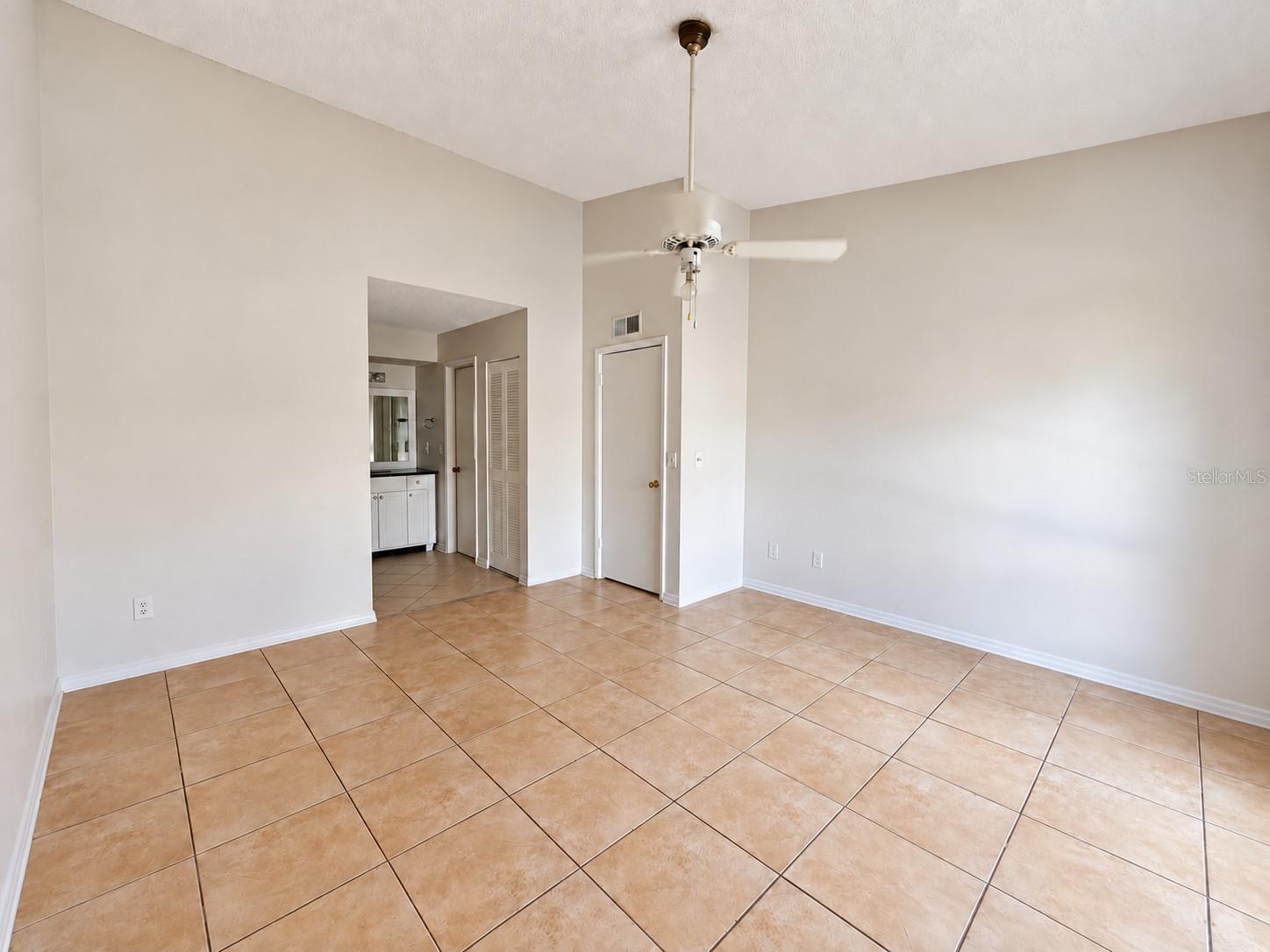 LEMON TREE CONDO SEC 03 CANYON - Residential