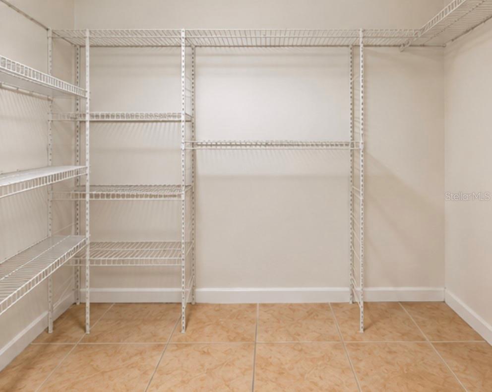 LEMON TREE CONDO SEC 03 CANYON - Residential
