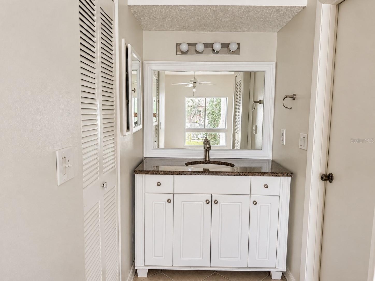 LEMON TREE CONDO SEC 03 CANYON - Residential