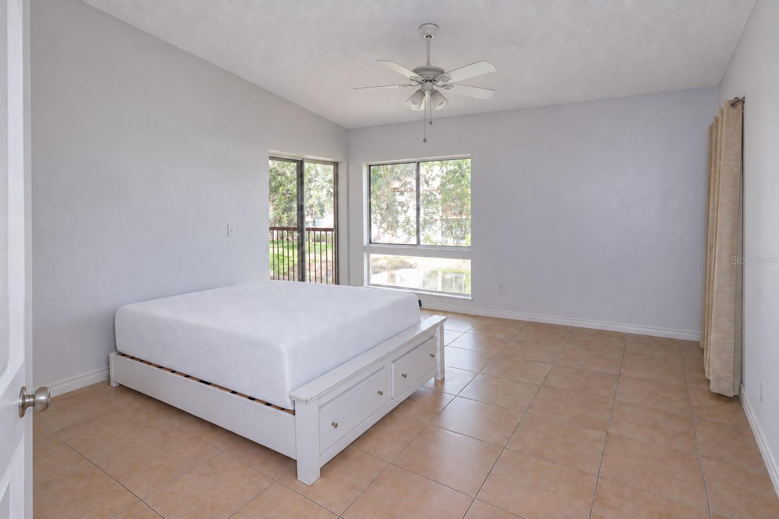 LEMON TREE CONDO SEC 03 CANYON - Residential
