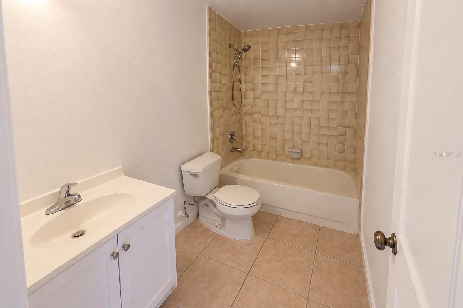 LEMON TREE CONDO SEC 03 CANYON - Residential