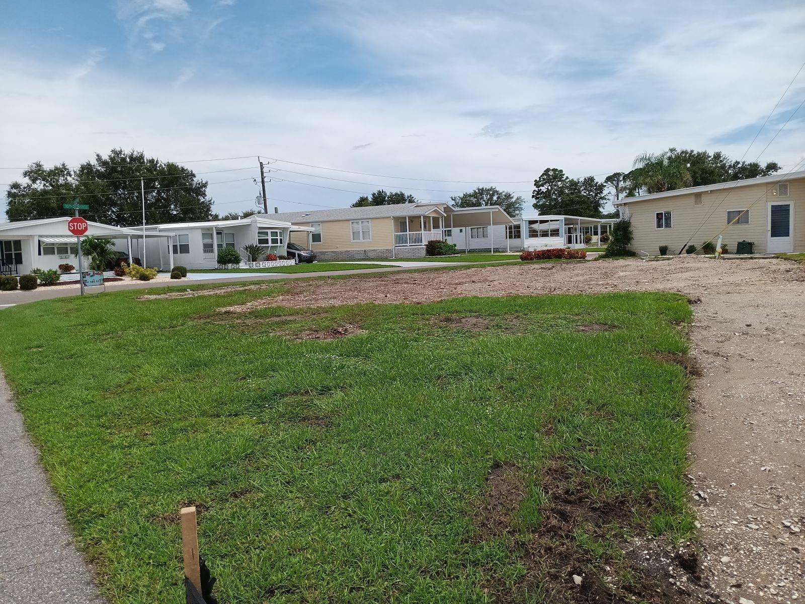 COUNTRY CLUB ESTATES - Land