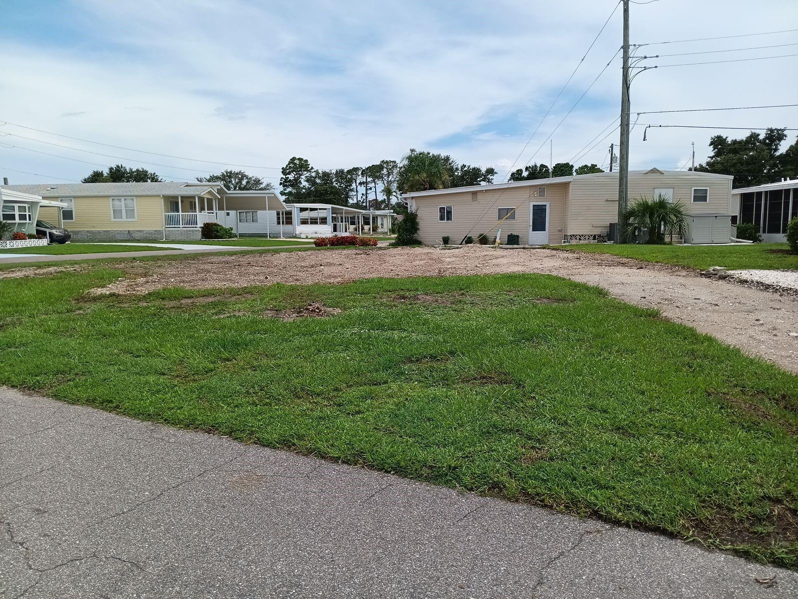 COUNTRY CLUB ESTATES - Land