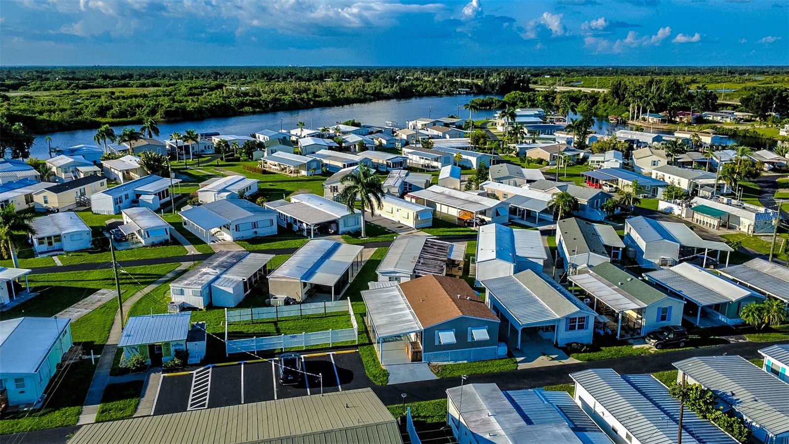 LAZY LAGOON UN 51B - Residential