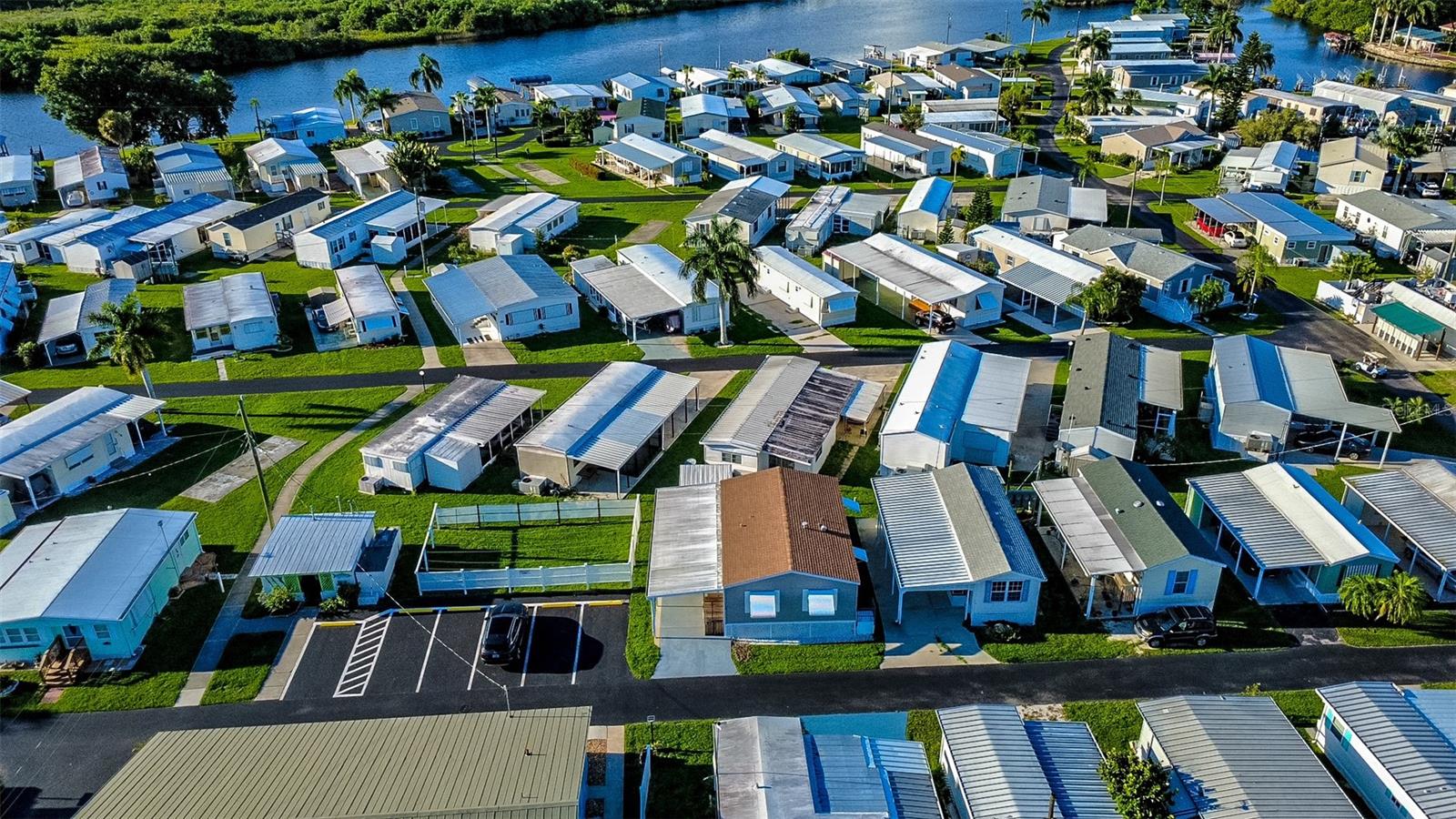 LAZY LAGOON UN 51B - Residential