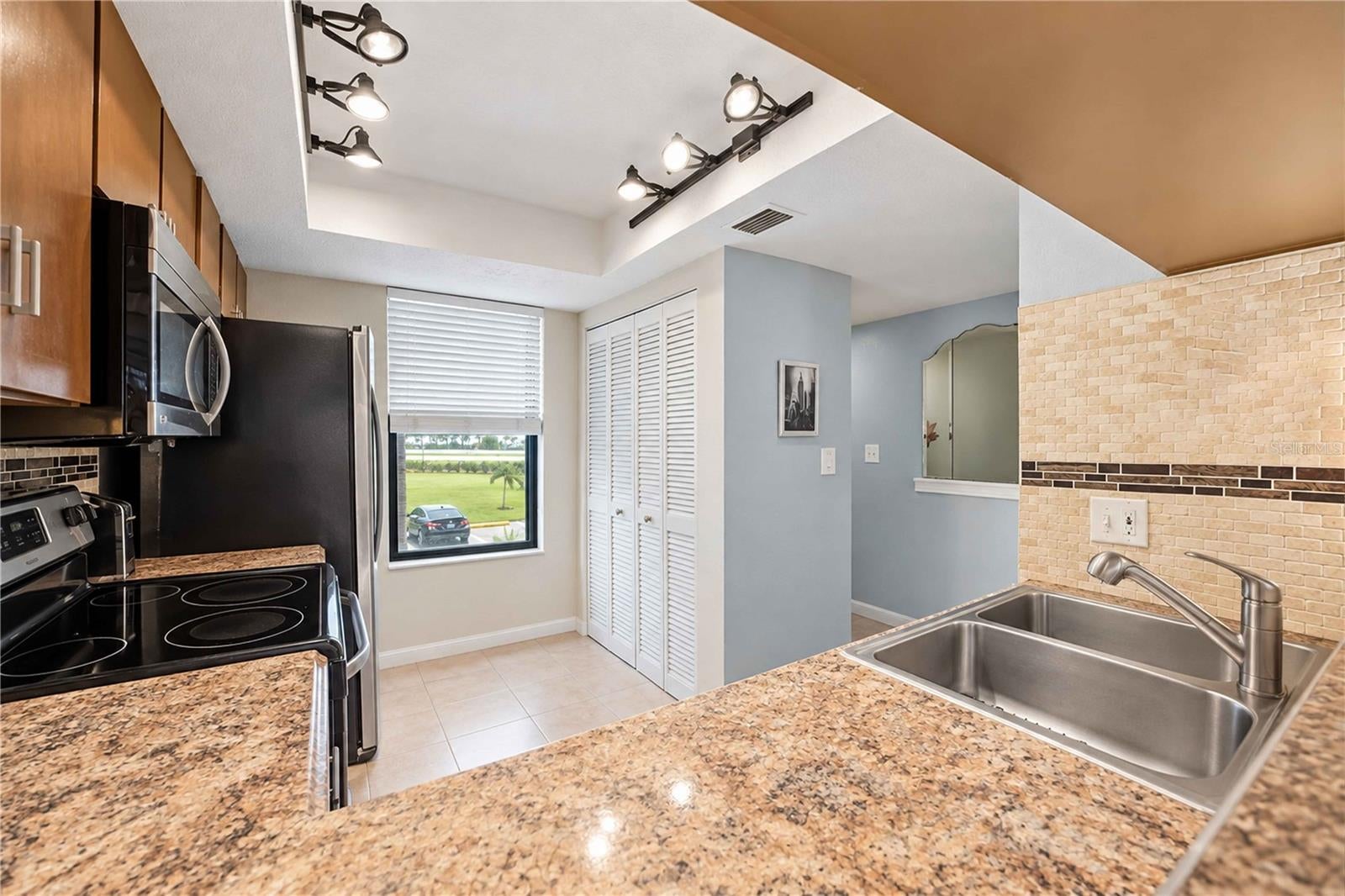 SANDHILL PINES BLDG 01 - Residential
