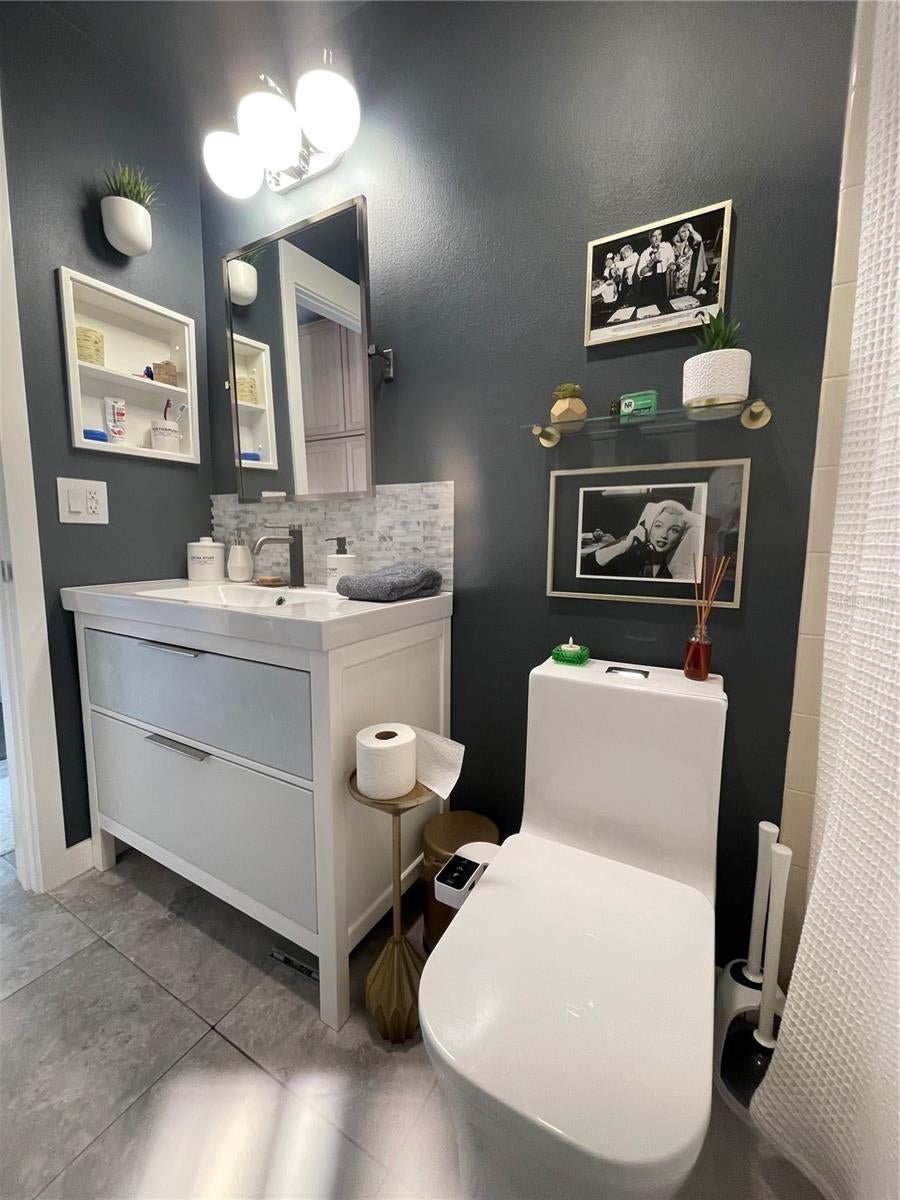 DOCKSIDE CONDO - Residential