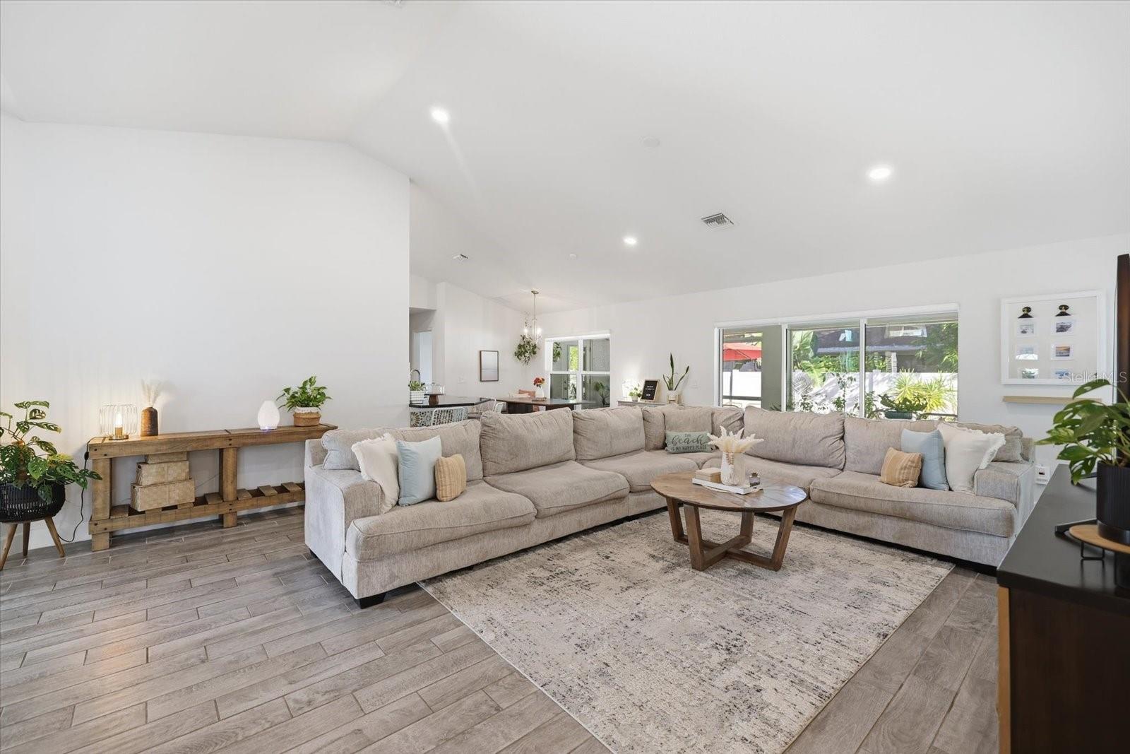SOUTH VENICE - Residential