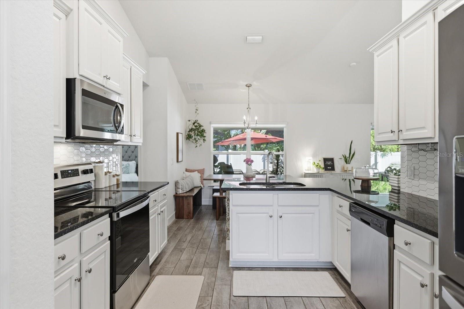 SOUTH VENICE - Residential