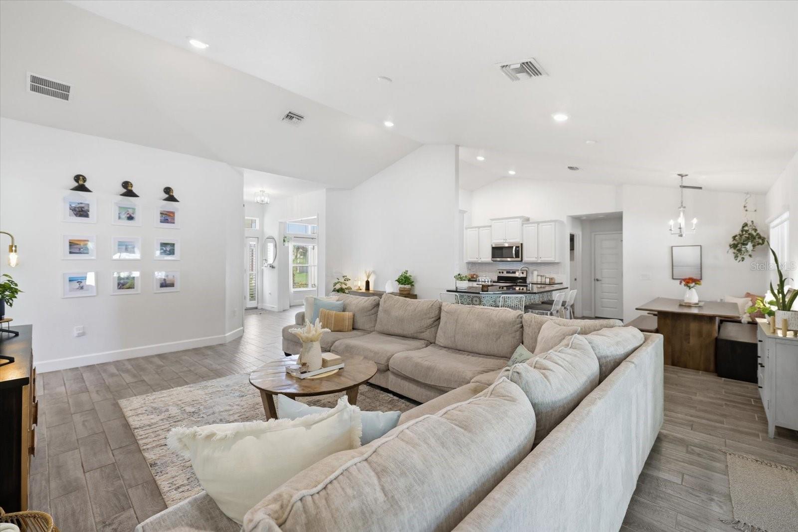 SOUTH VENICE - Residential