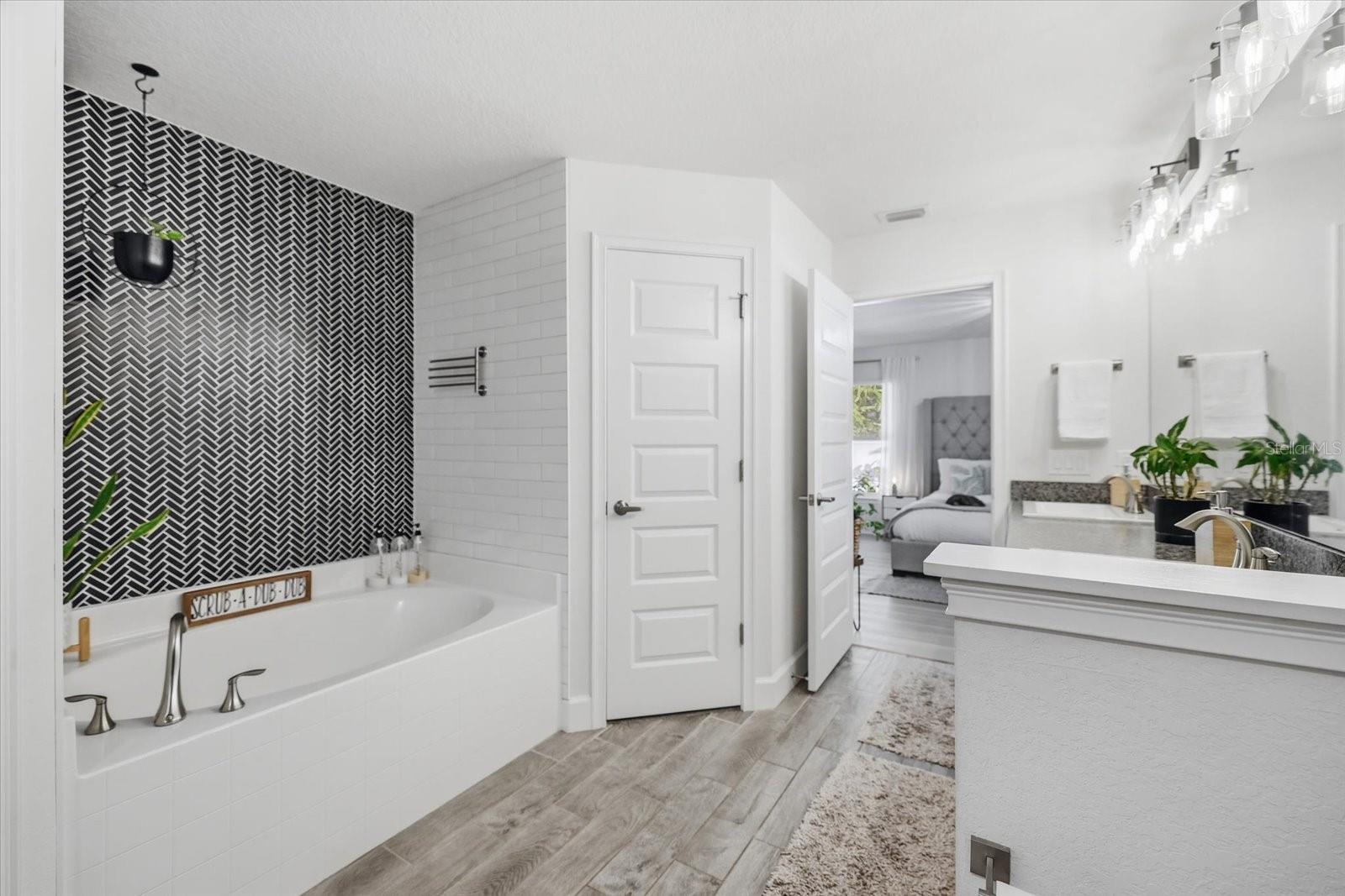 SOUTH VENICE - Residential