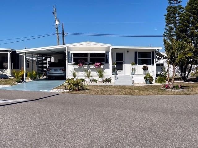COUNTRY CLUB ESTATES - Residential