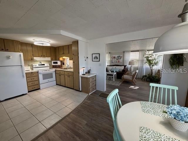 COUNTRY CLUB ESTATES - Residential