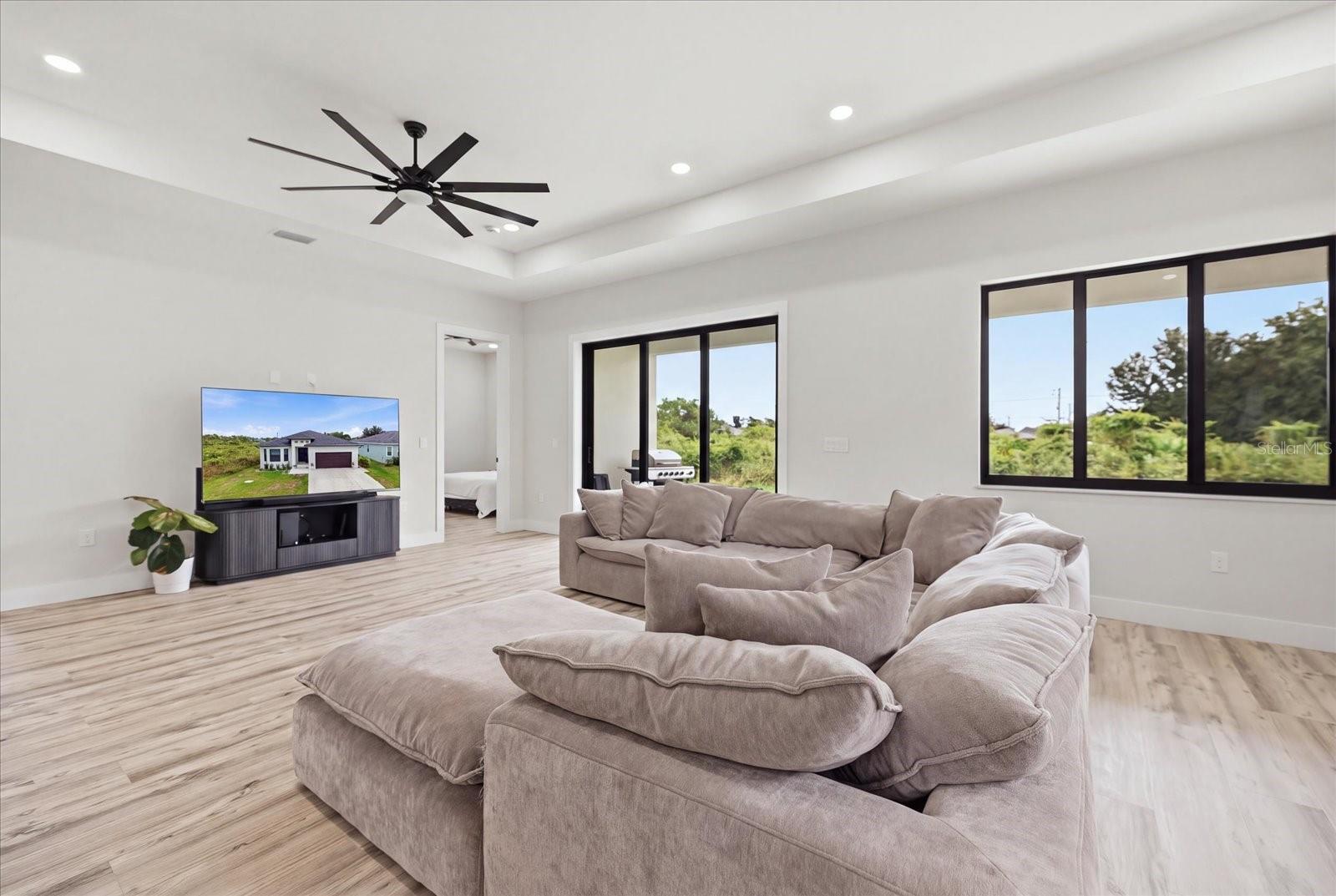 ROTONDA LAKES - Residential