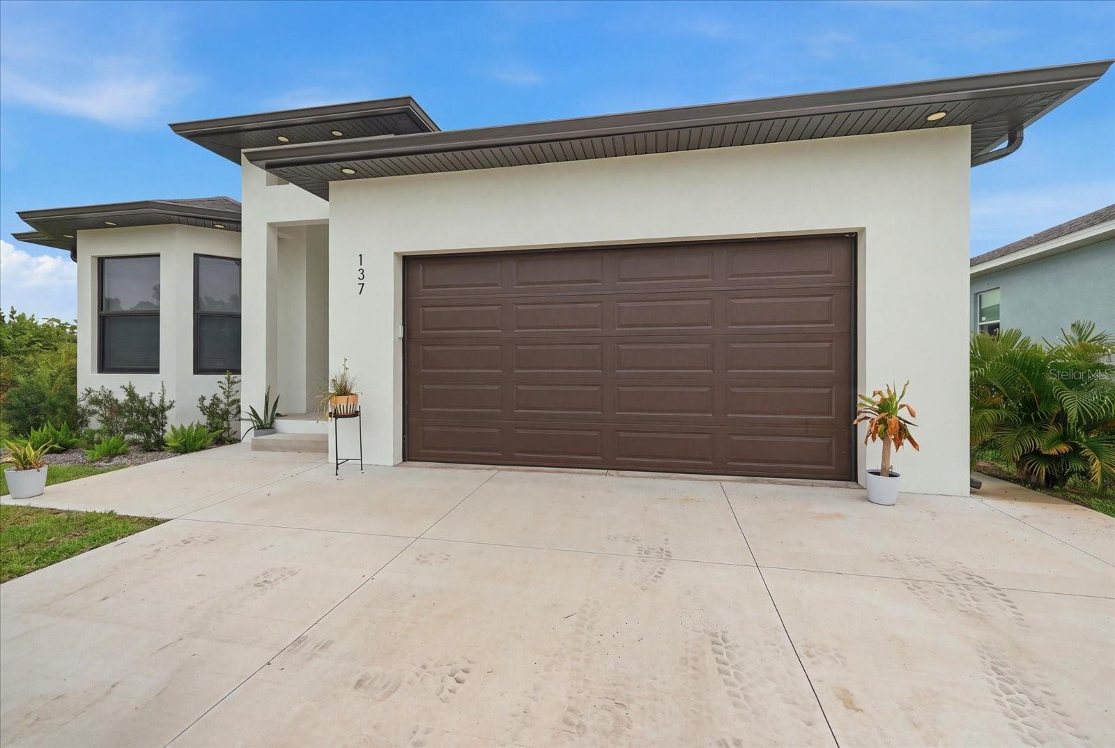 ROTONDA LAKES - Residential