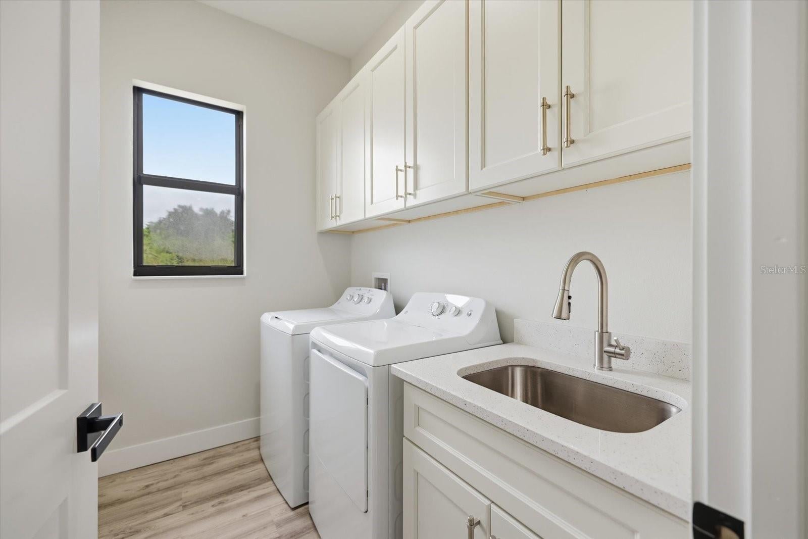 ROTONDA LAKES - Residential