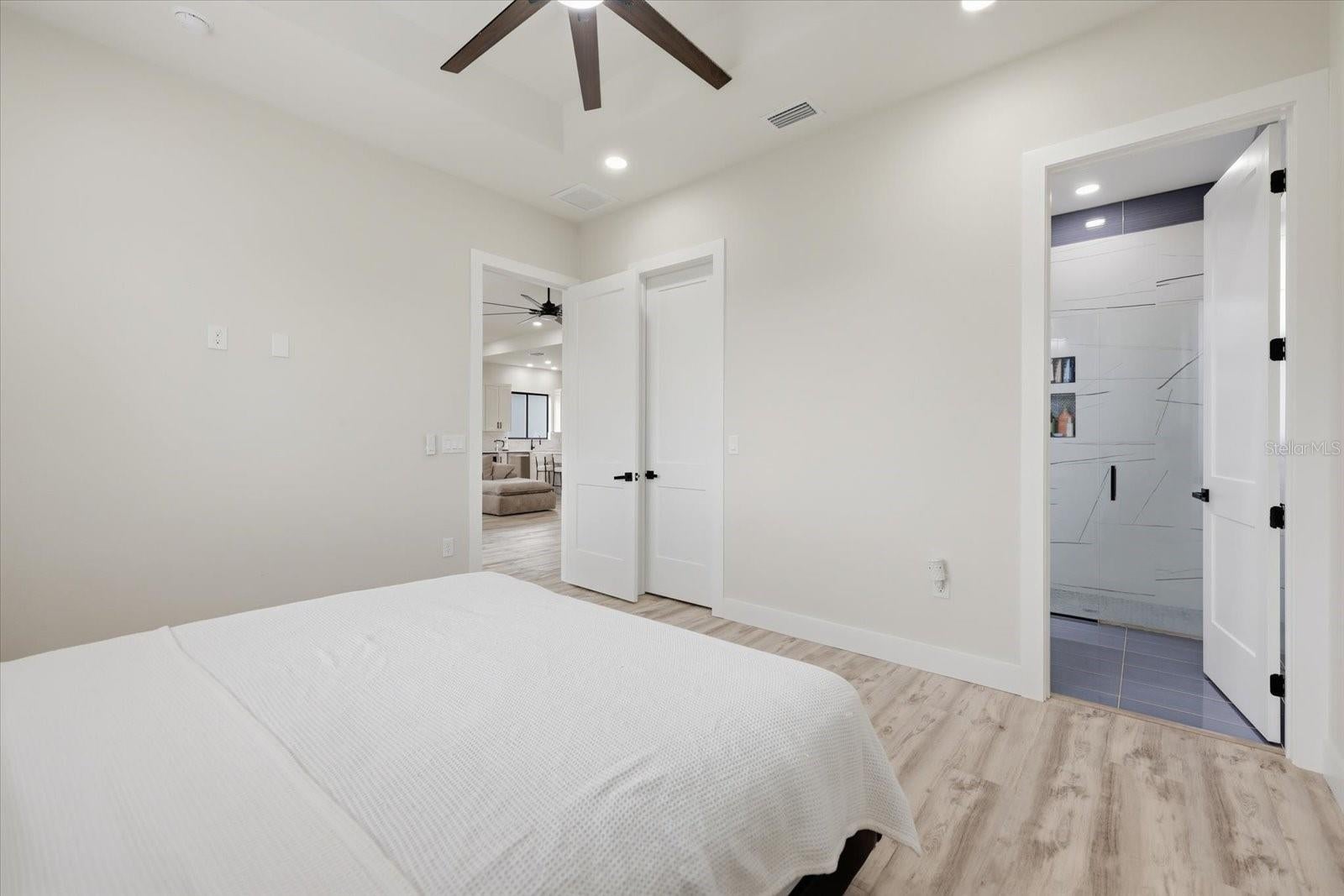 ROTONDA LAKES - Residential