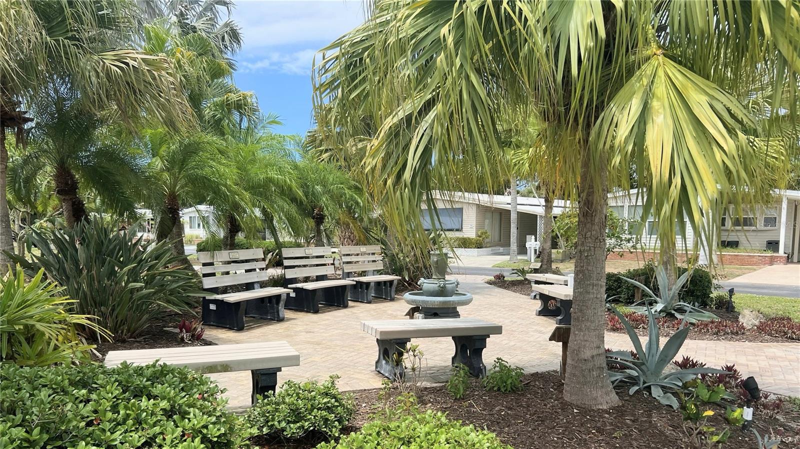 POLYNESIAN VILLAGE - Residential