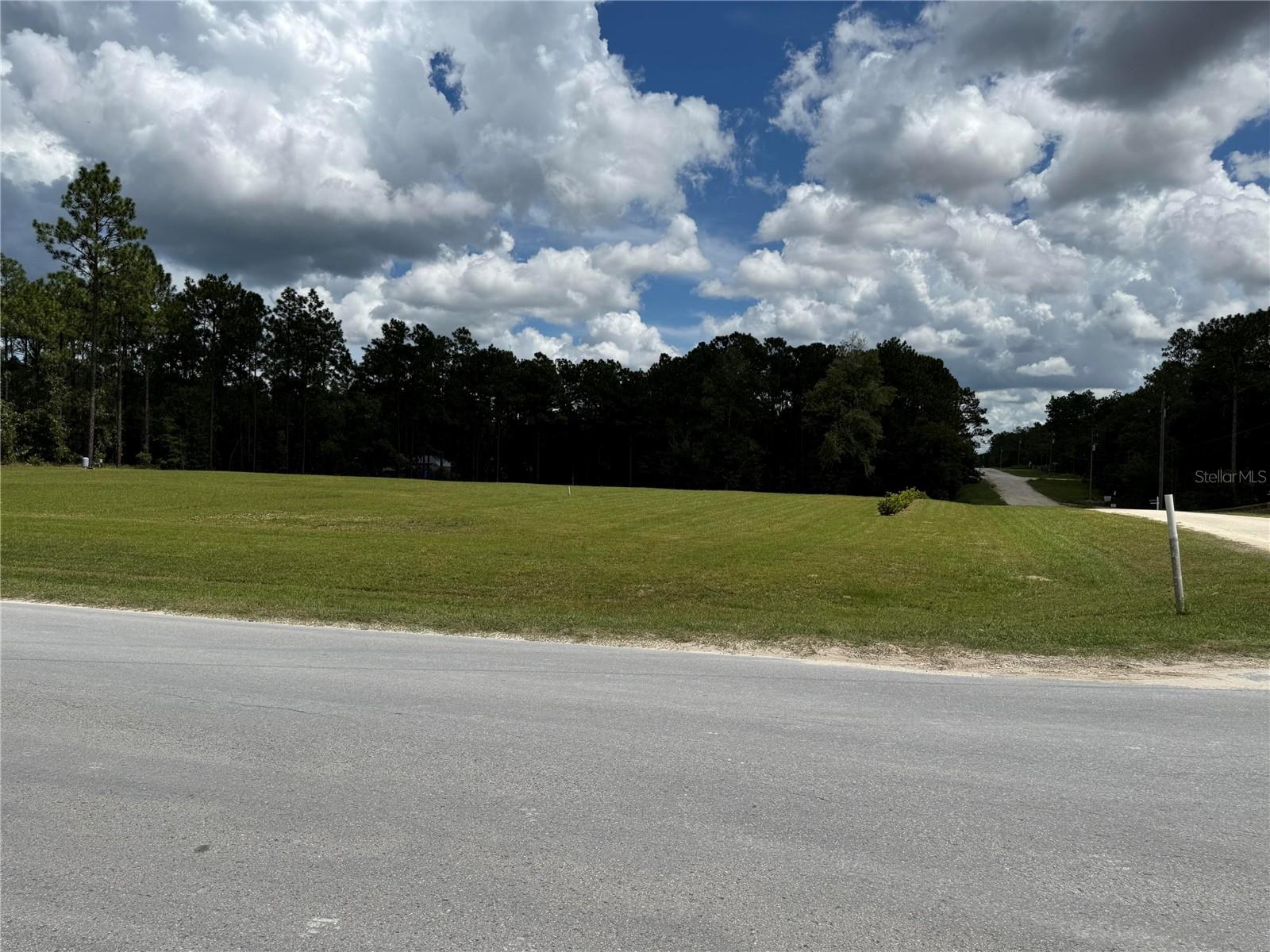 ROLLING HILLS - Land