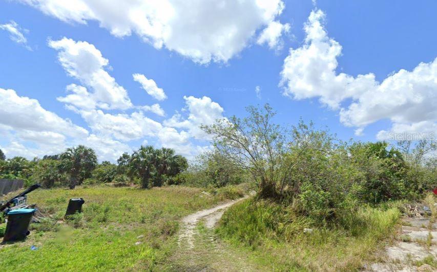 Corner lot in Palm Bay is ready to build your dream home. Nearly a quarter acre of high and dry, flood zone X. No HOA or deed restrictions here, close proximity to asphalt road on Madden Ave.