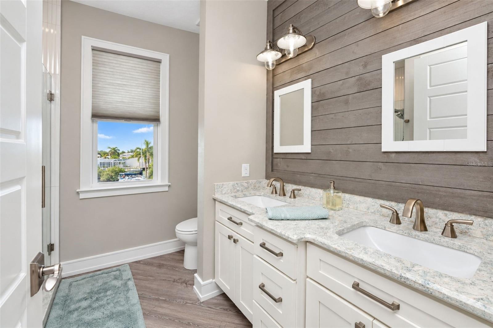 SEAMANS POINT - Residential