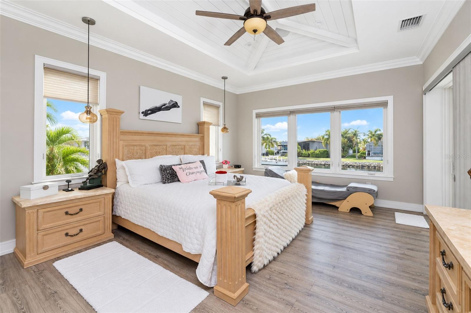 SEAMANS POINT - Residential