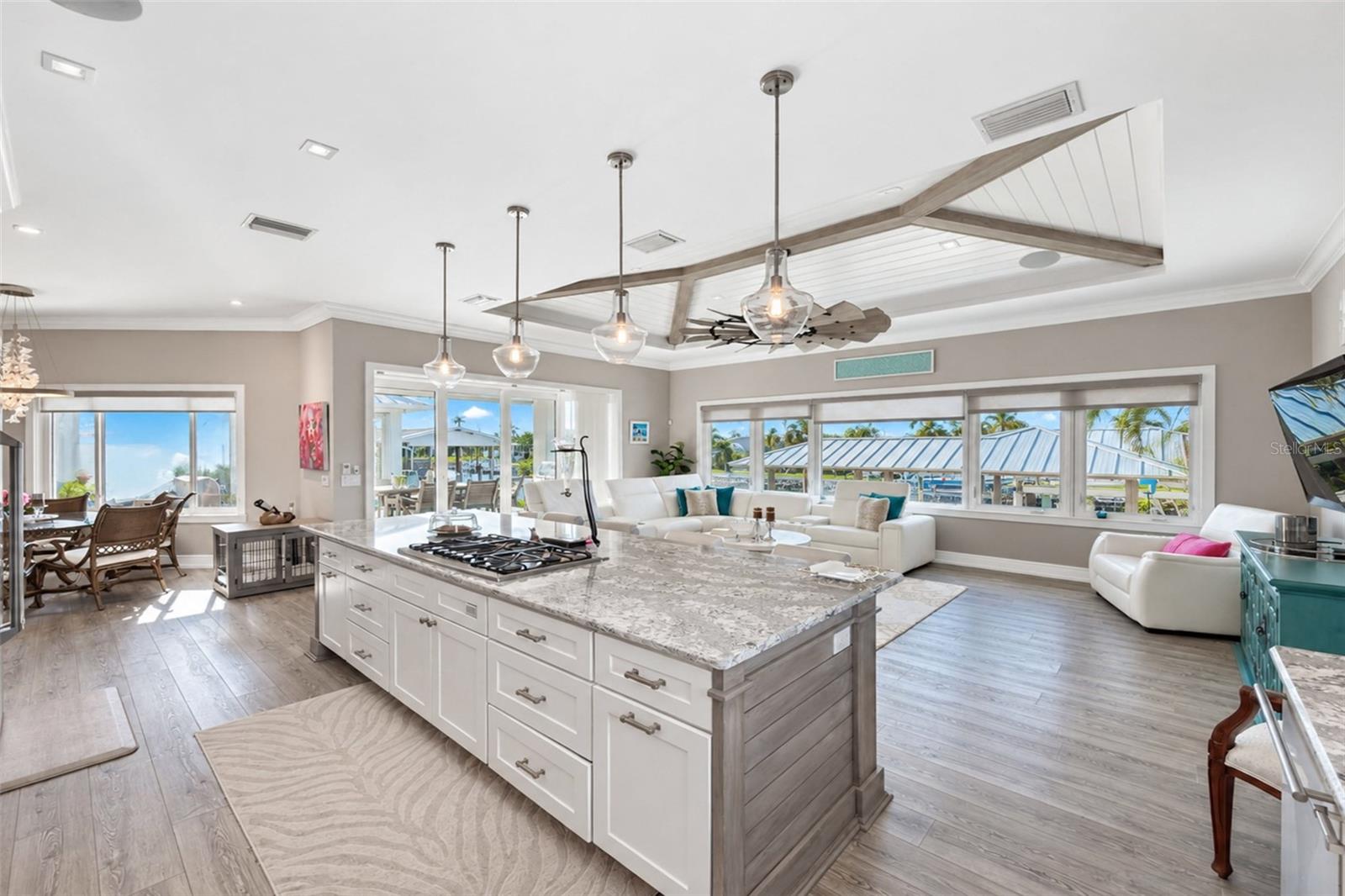 SEAMANS POINT - Residential