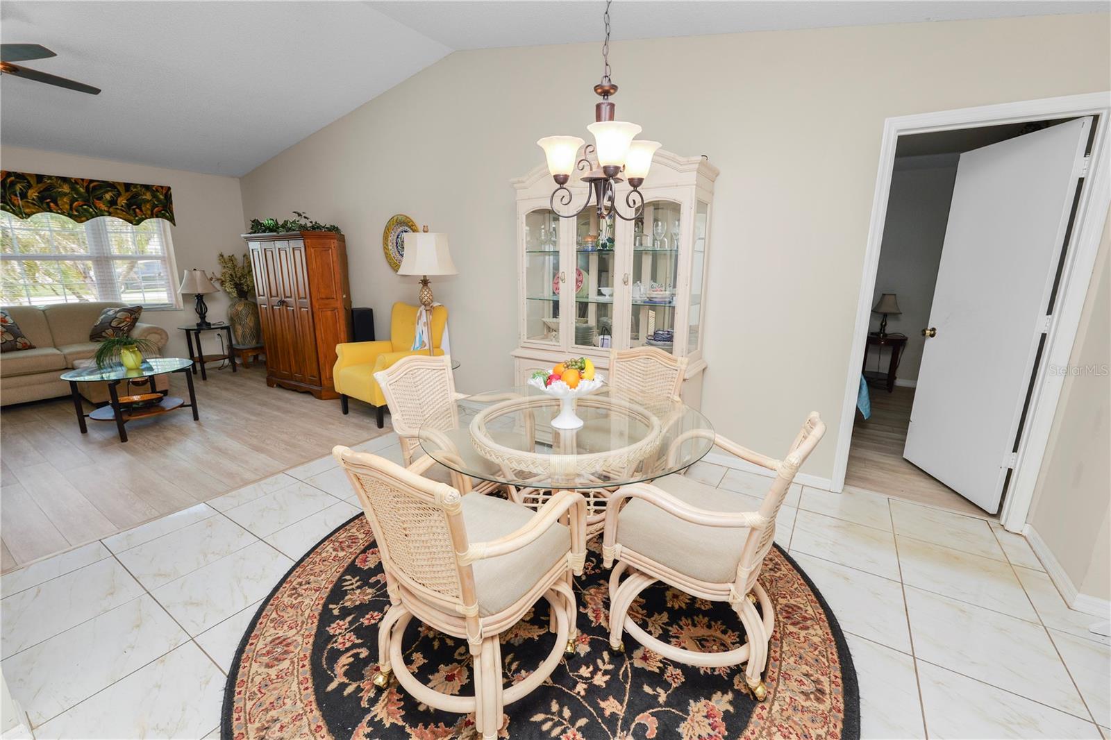VANTAGE POINTE - Residential
