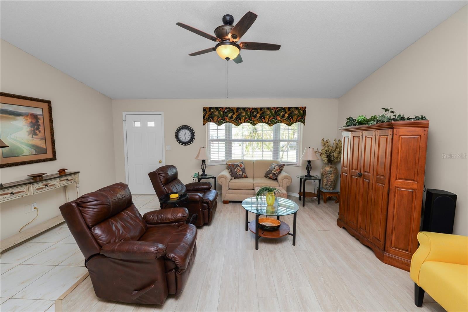 VANTAGE POINTE - Residential