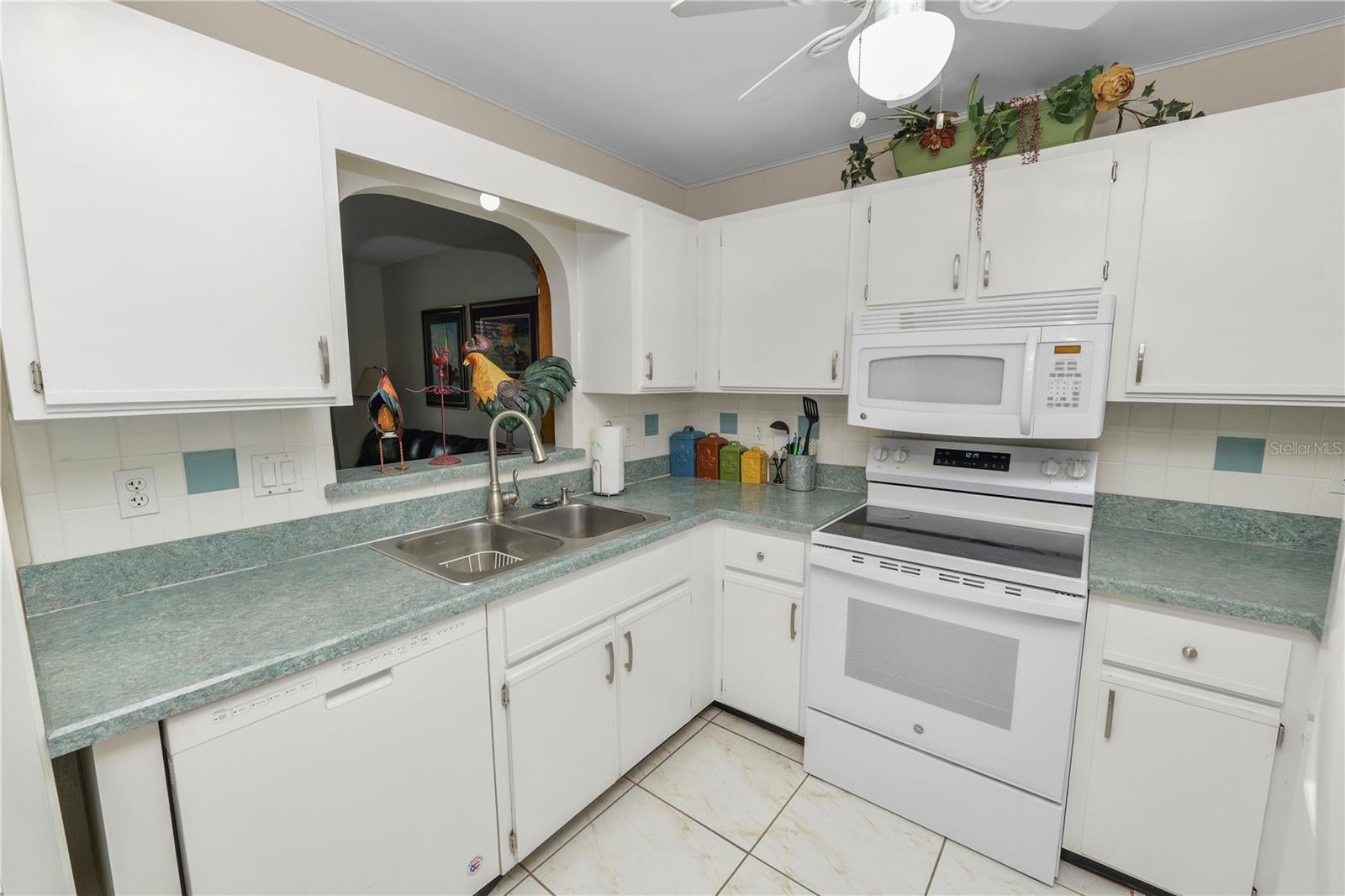 VANTAGE POINTE - Residential