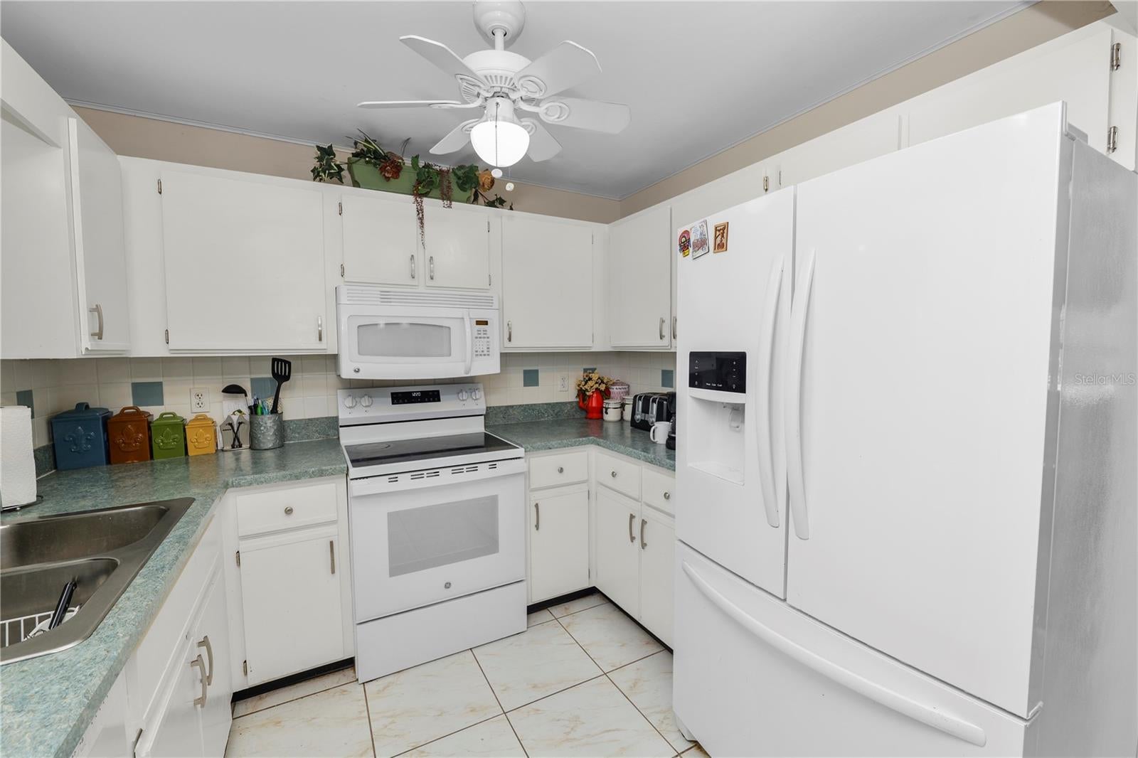 VANTAGE POINTE - Residential