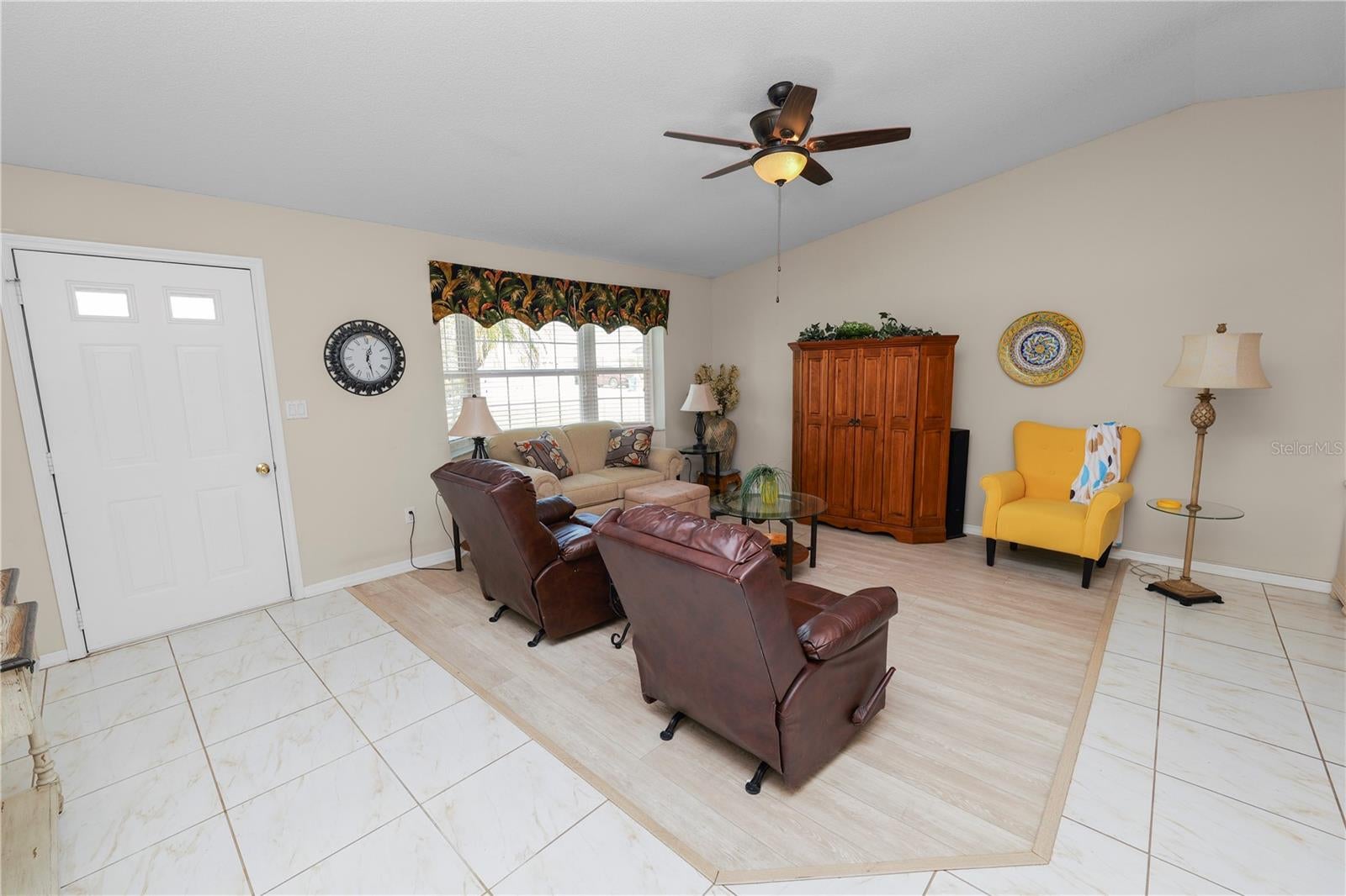VANTAGE POINTE - Residential