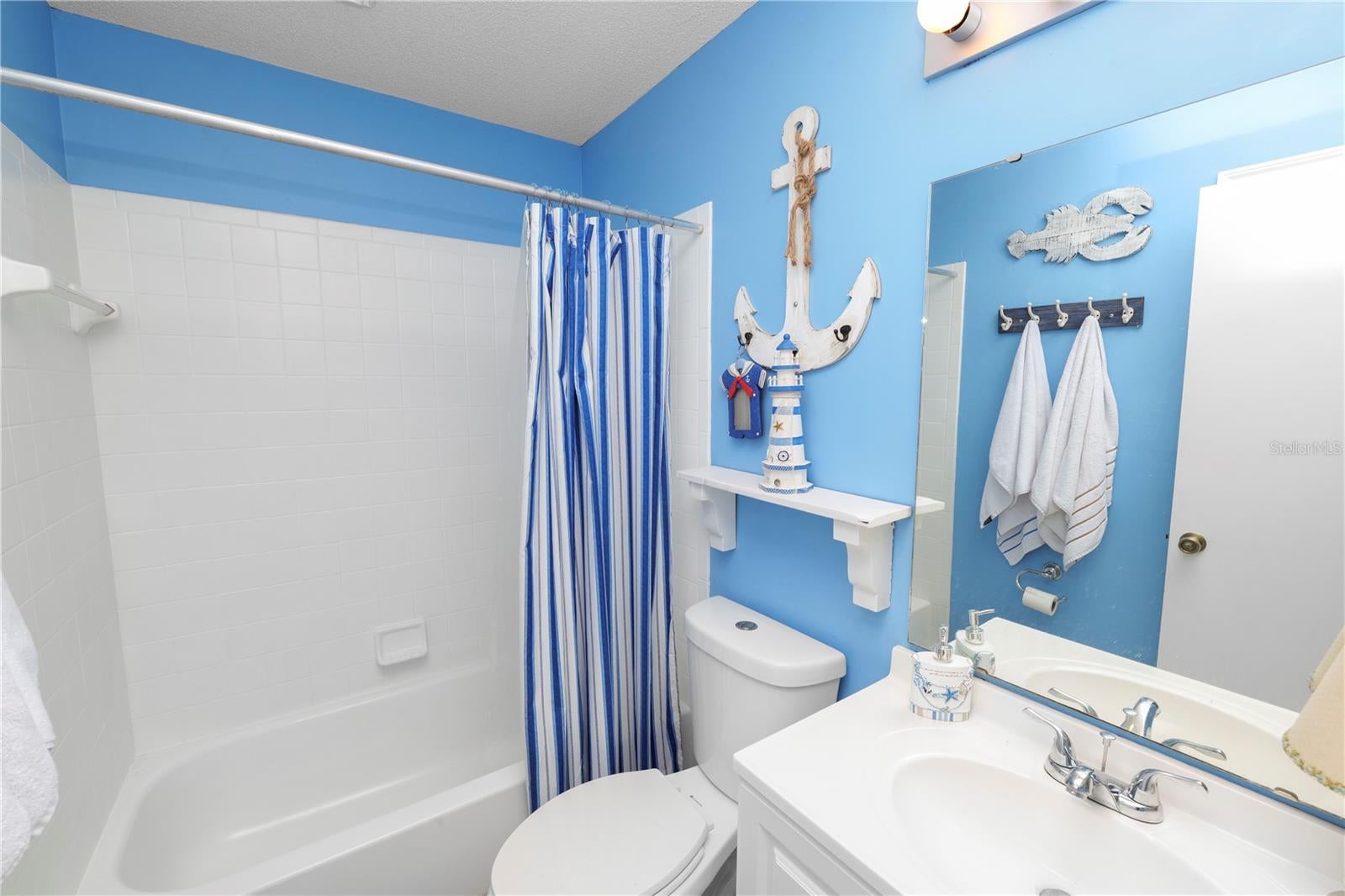 VANTAGE POINTE - Residential