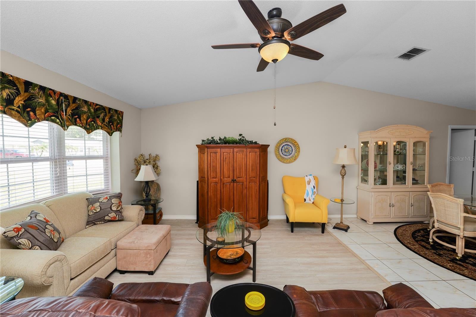 VANTAGE POINTE - Residential