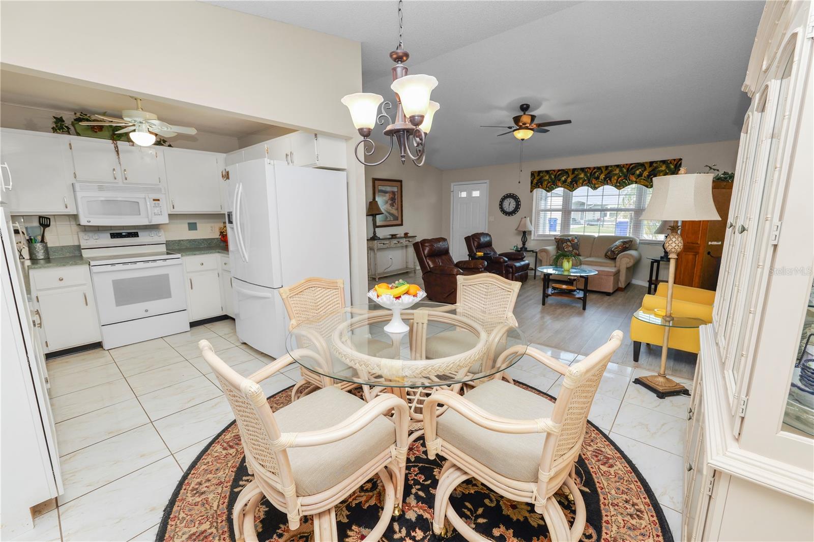 VANTAGE POINTE - Residential