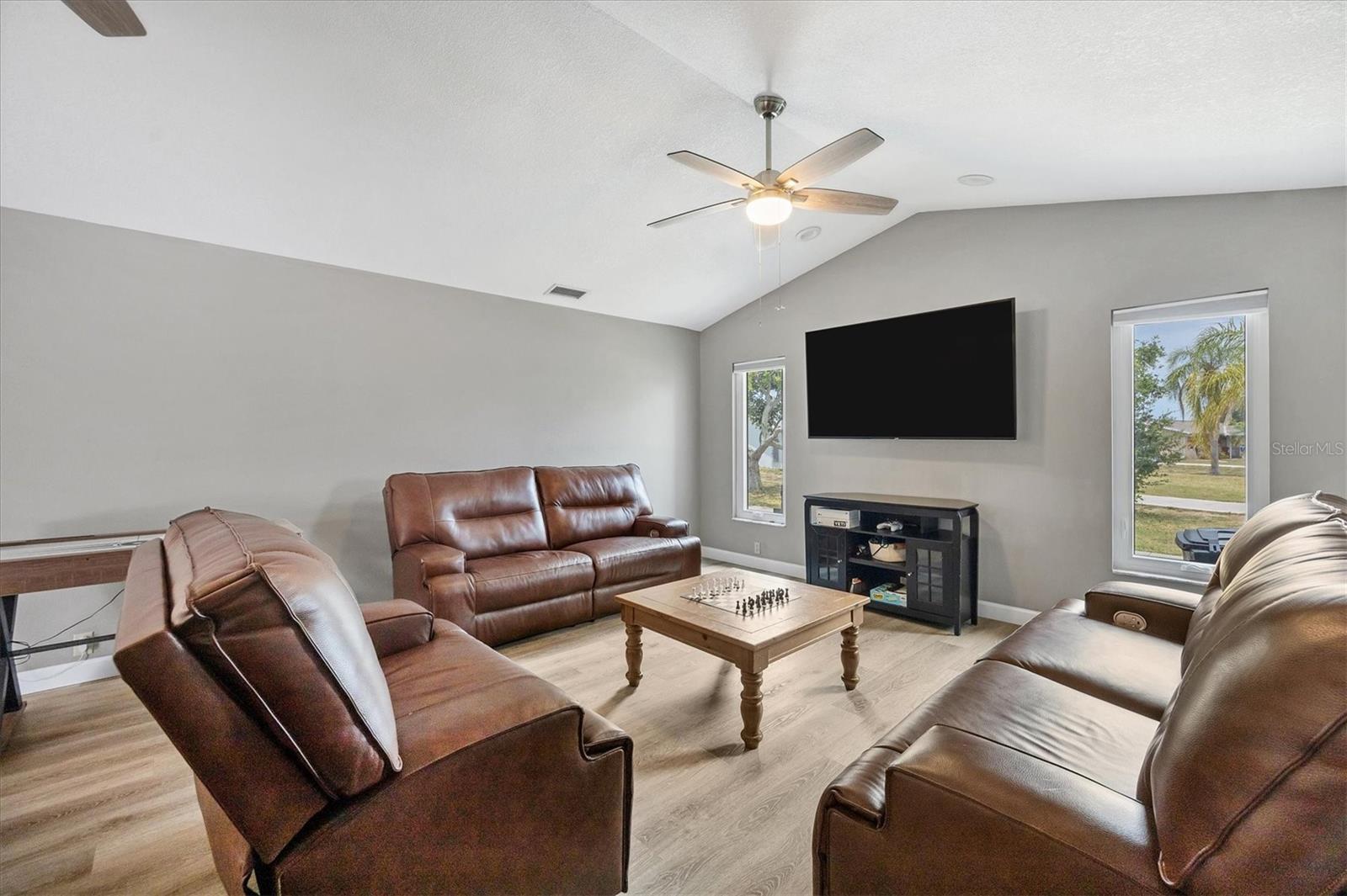 BAY VISTA ESTATES - Residential