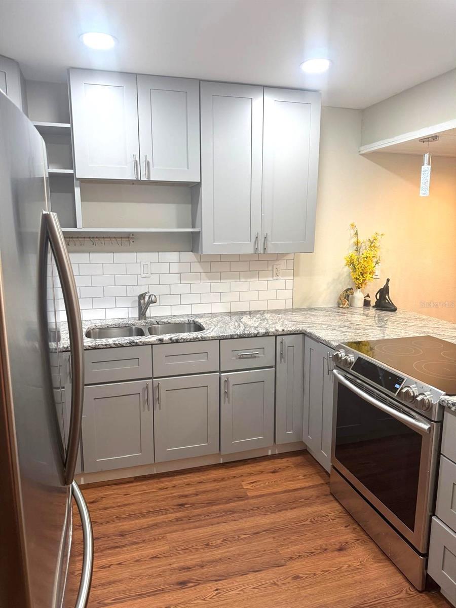 BENEVA RIDGE - Residential