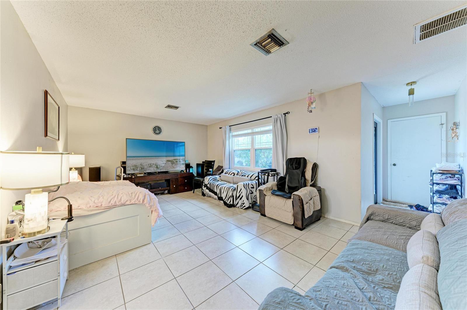 COLONIAL TERRACE - Residential