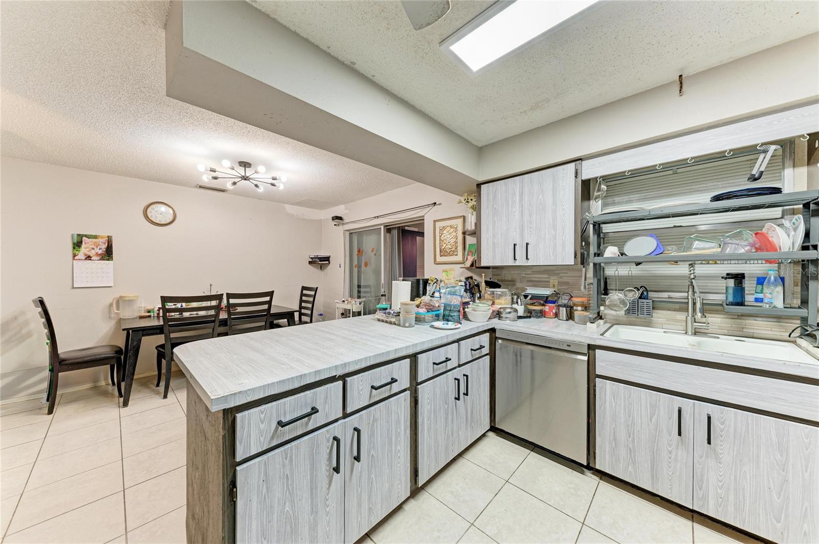 COLONIAL TERRACE - Residential