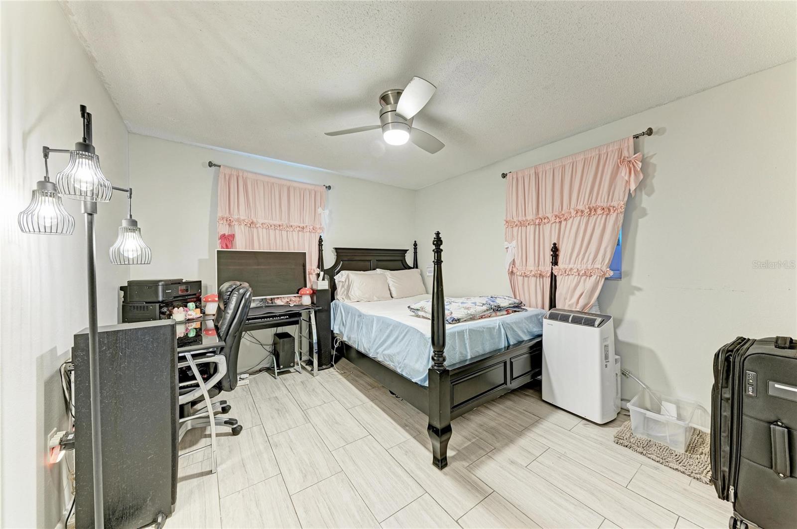 COLONIAL TERRACE - Residential