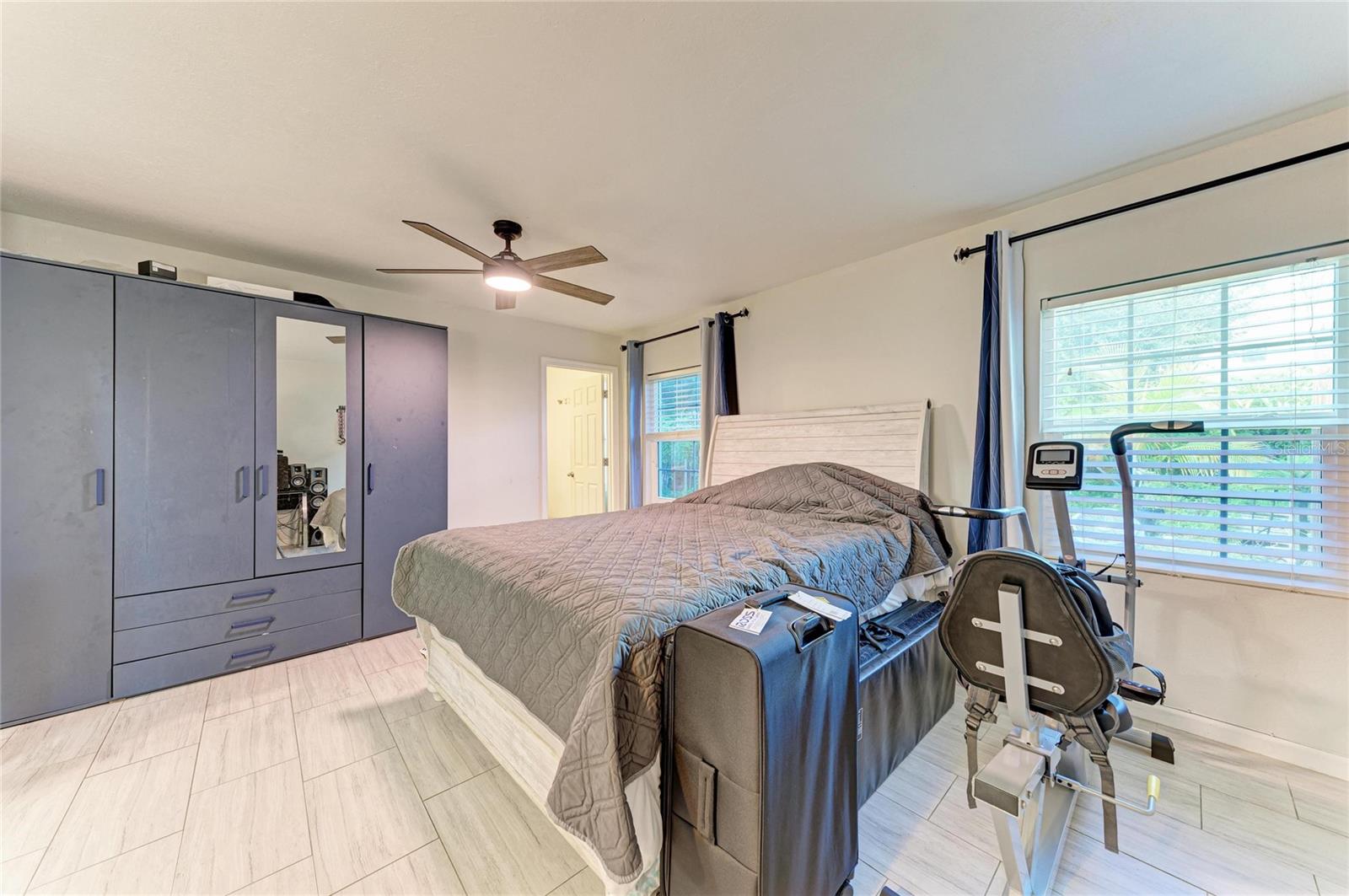 COLONIAL TERRACE - Residential