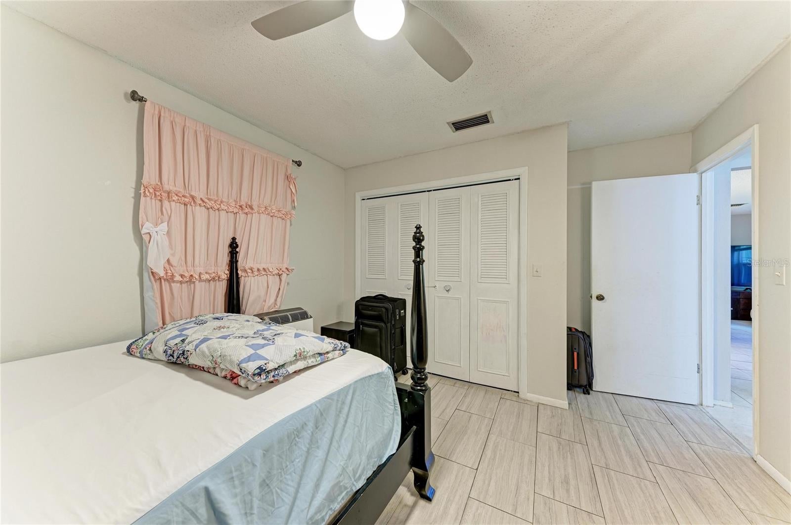 COLONIAL TERRACE - Residential