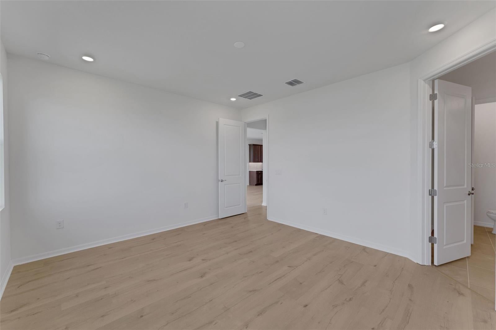 RIVER HALL COUNTRY CLUB - Residential