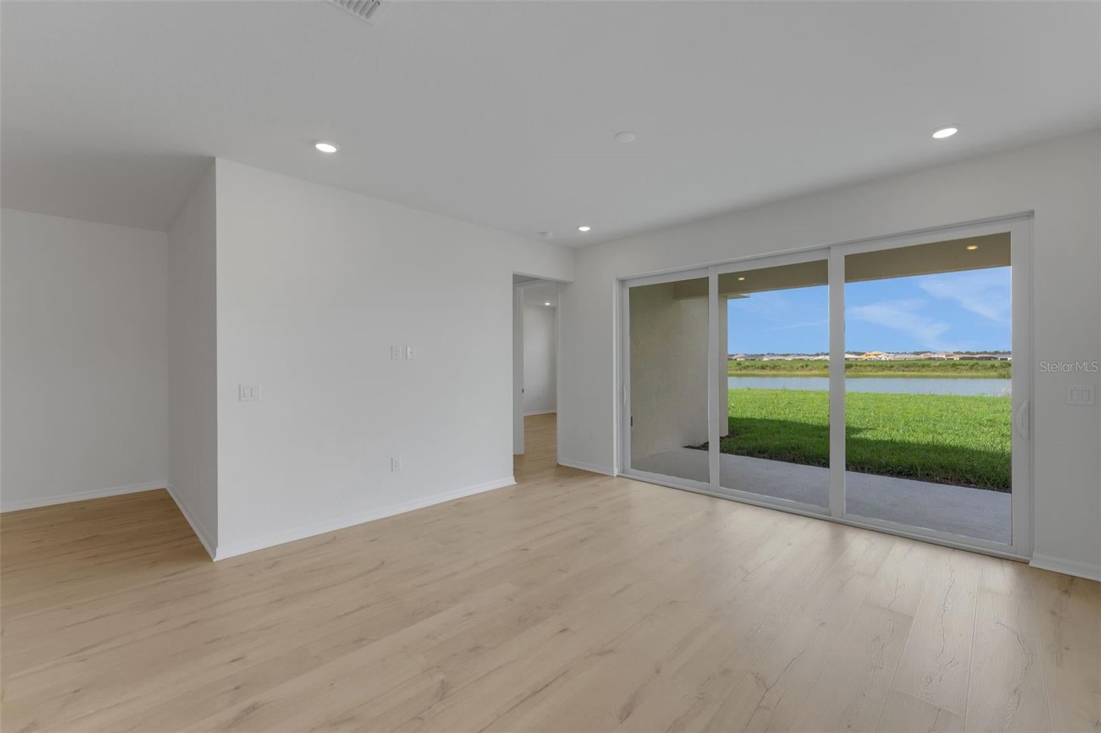 RIVER HALL COUNTRY CLUB - Residential