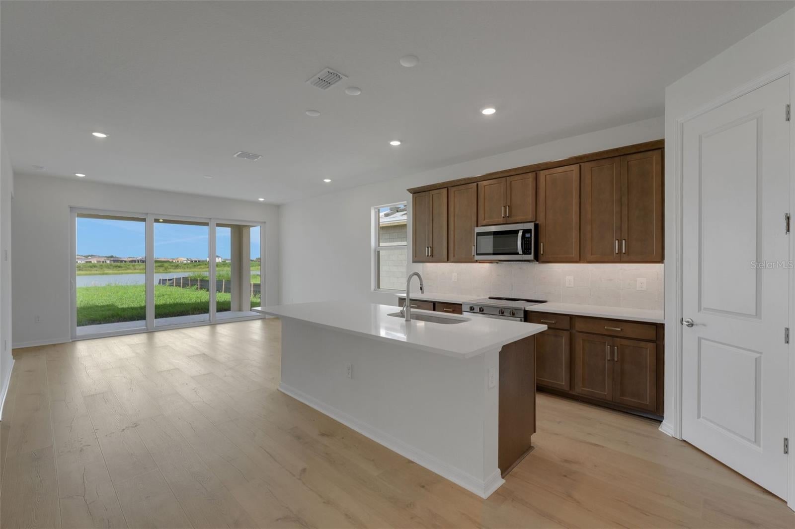 RIVER HALL COUNTRY CLUB - Residential