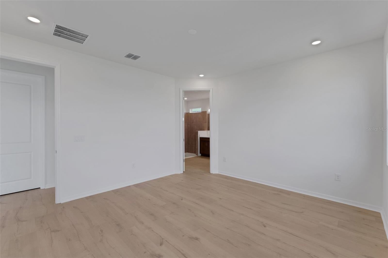 RIVER HALL COUNTRY CLUB - Residential