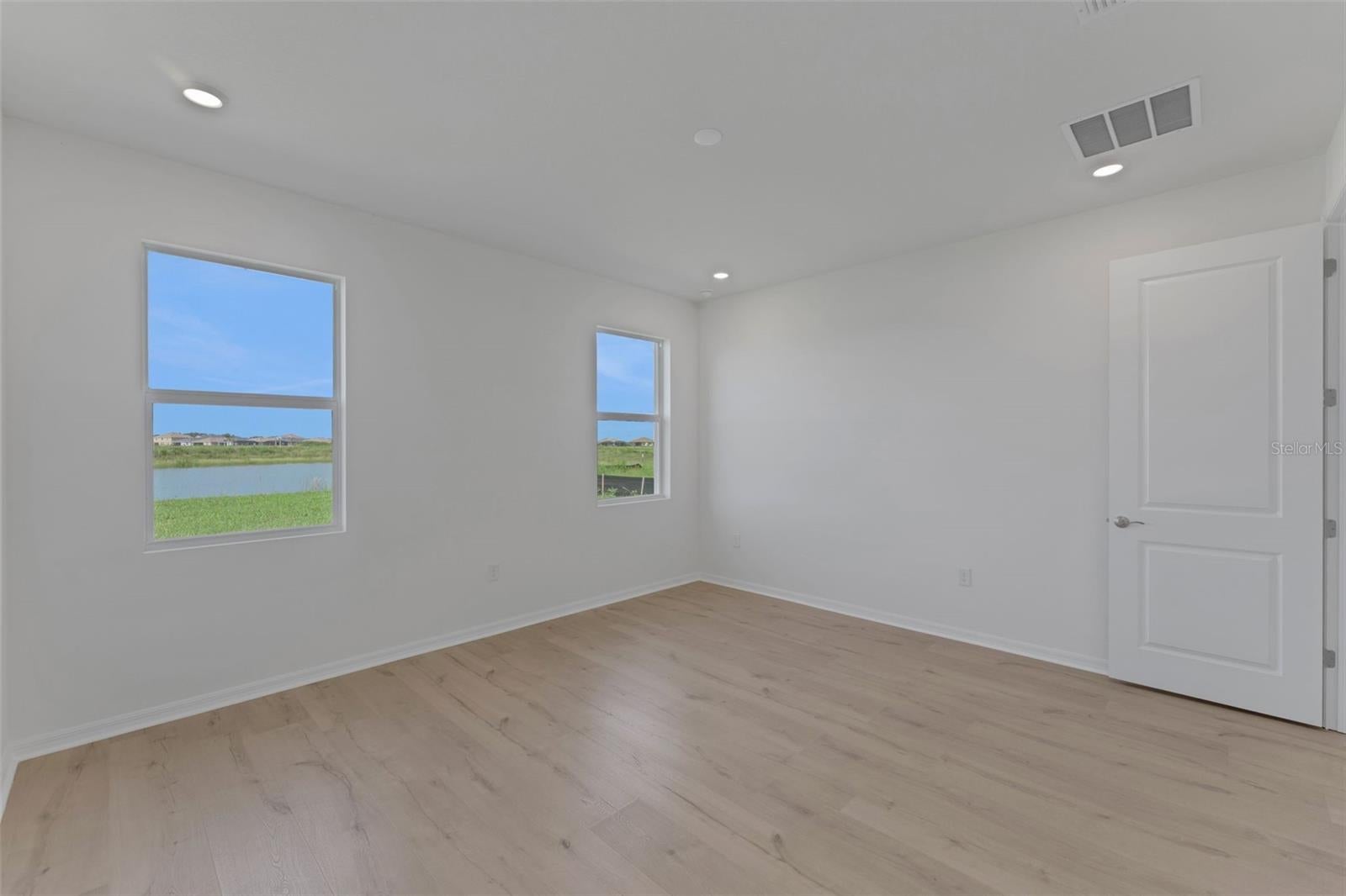 RIVER HALL COUNTRY CLUB - Residential