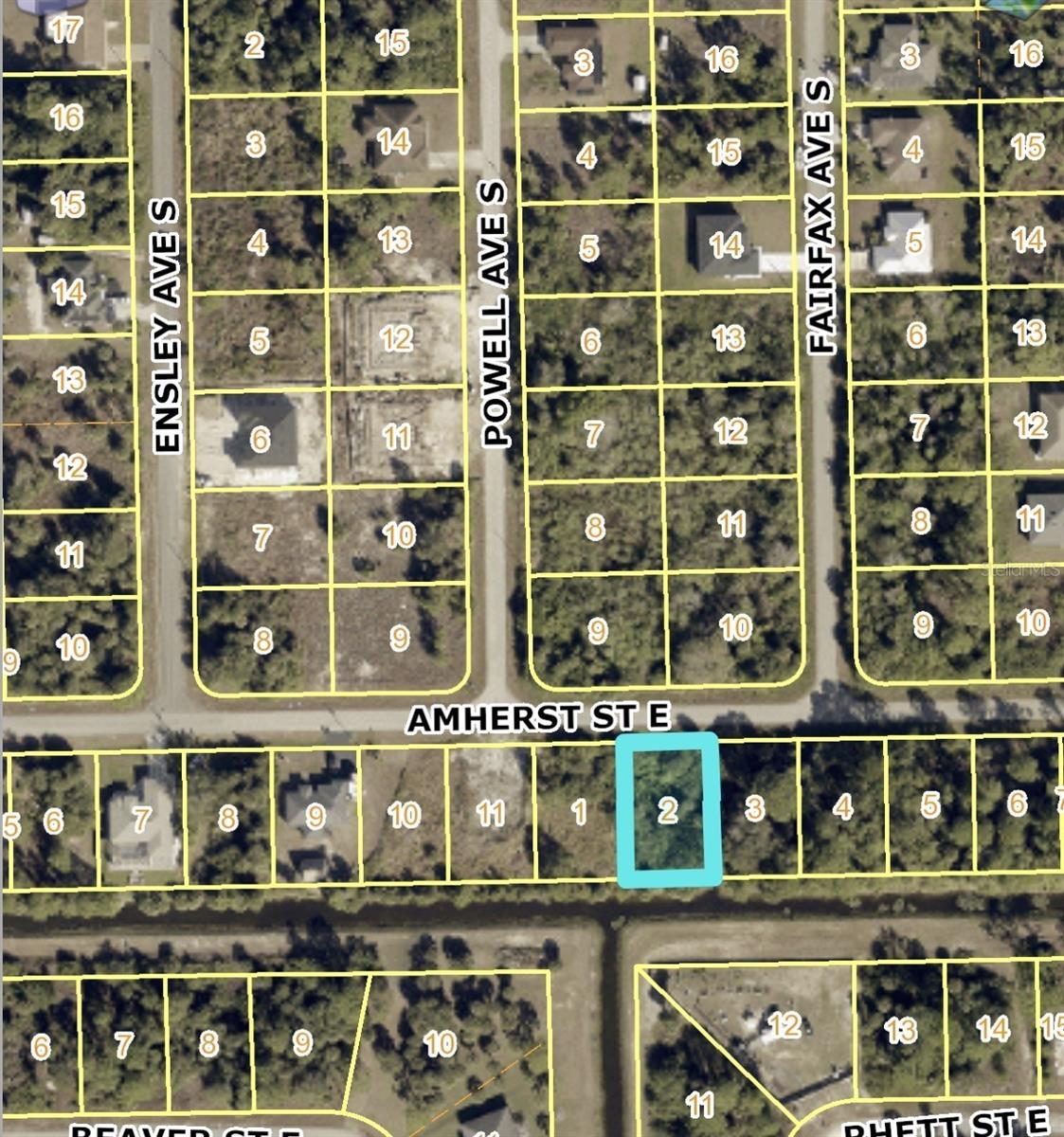 Great vacant lot to build your home!